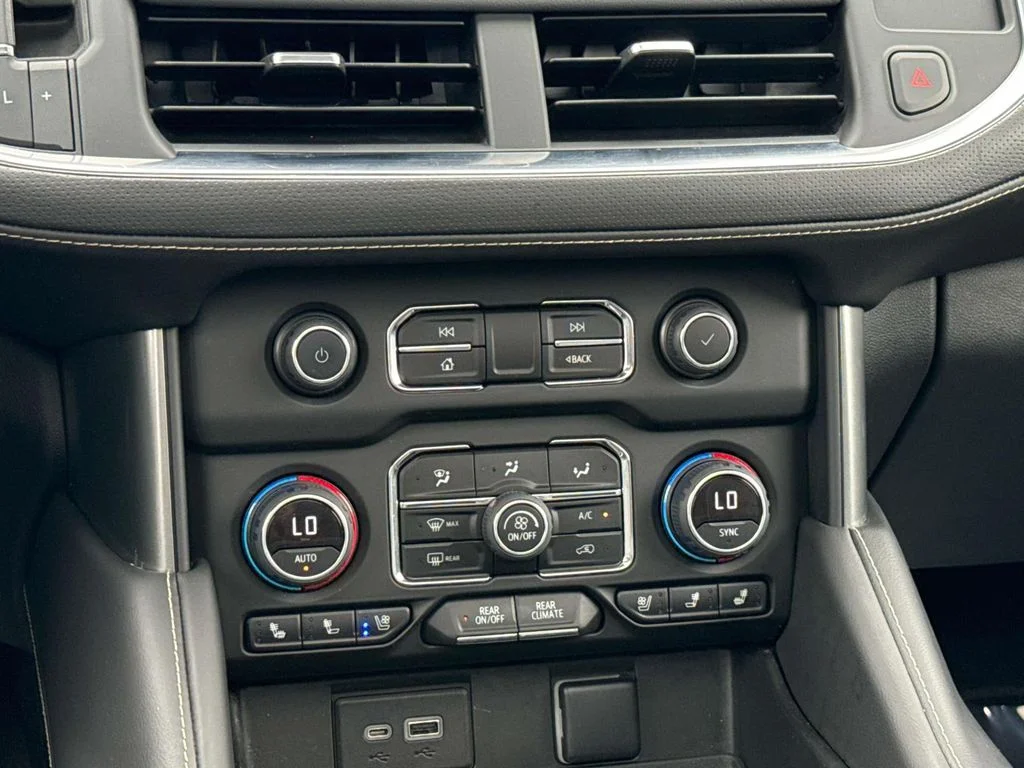 Used 2022 Iridescent Pearl Tricoat Chevrolet Premier image 28