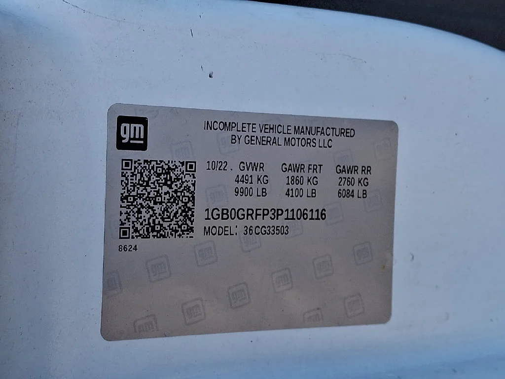 Used 2023 Summit White Chevrolet Work Van image 28