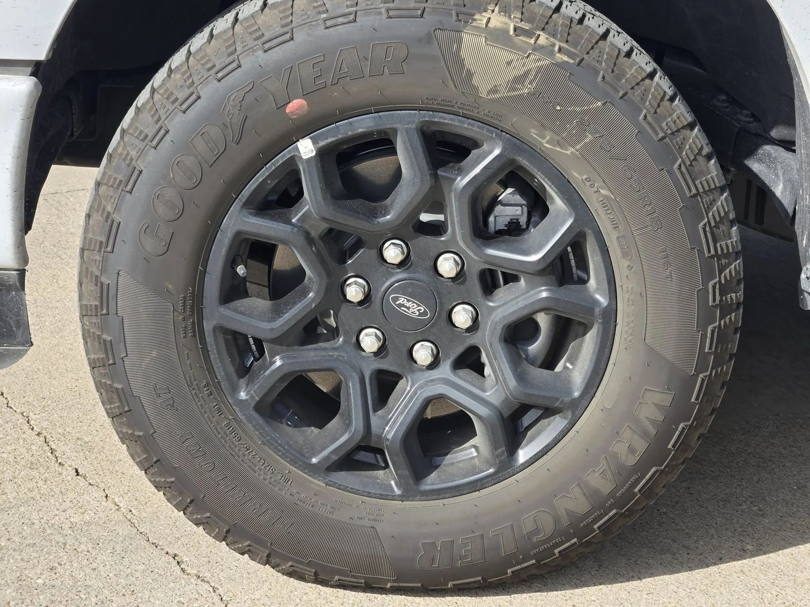 New 2026 Oxford White Ford XLT image 7