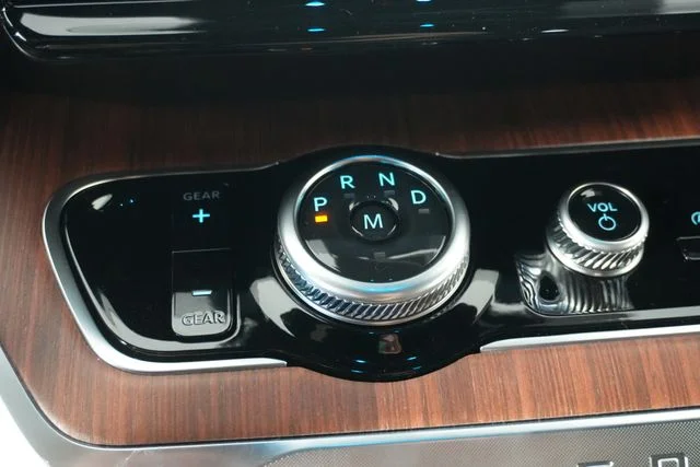 New 2027 Star White Metallic Tri-Coat Ford King Ranch® image 21