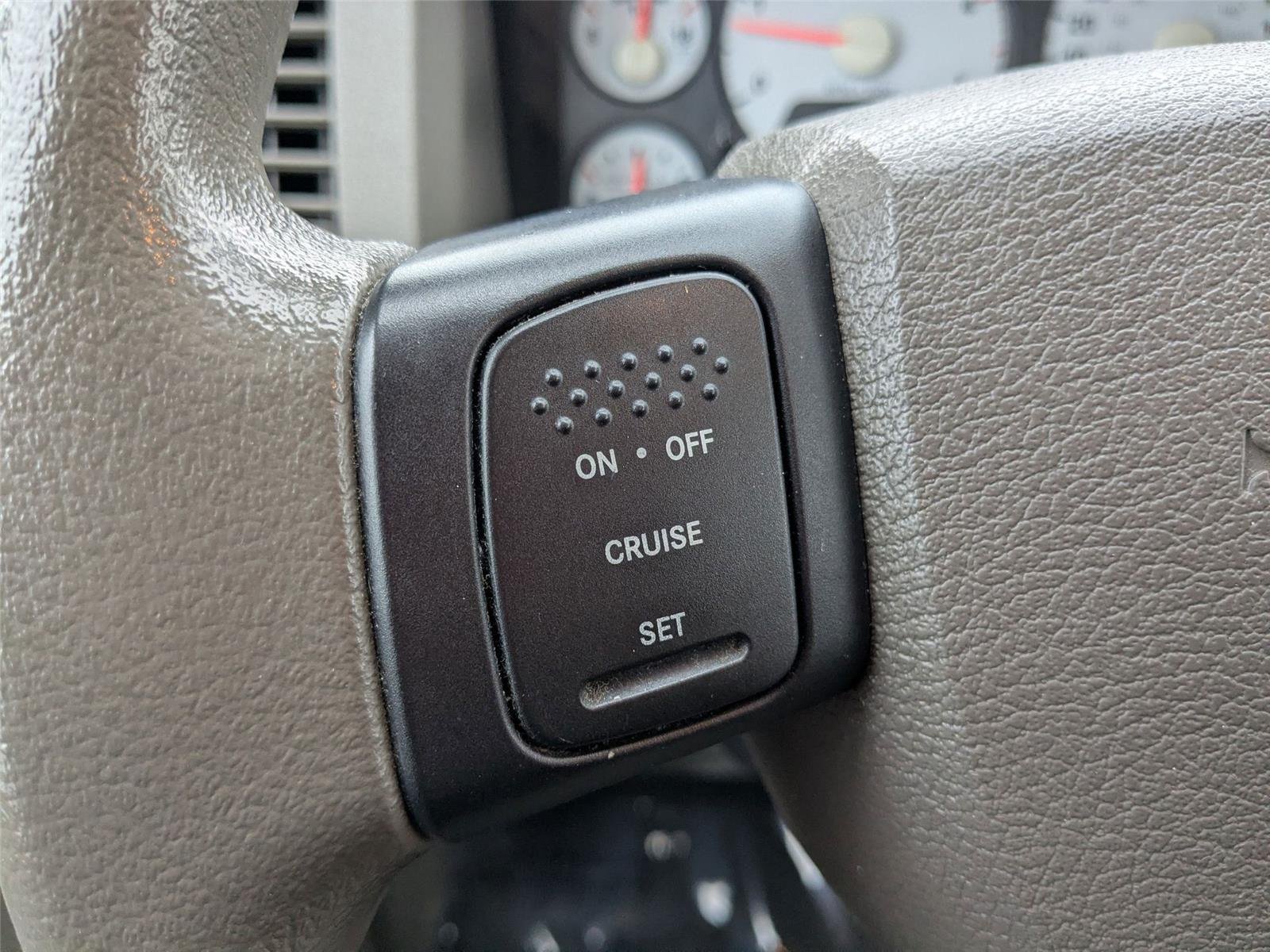Used 2008 Bright White Dodge SXT image 17