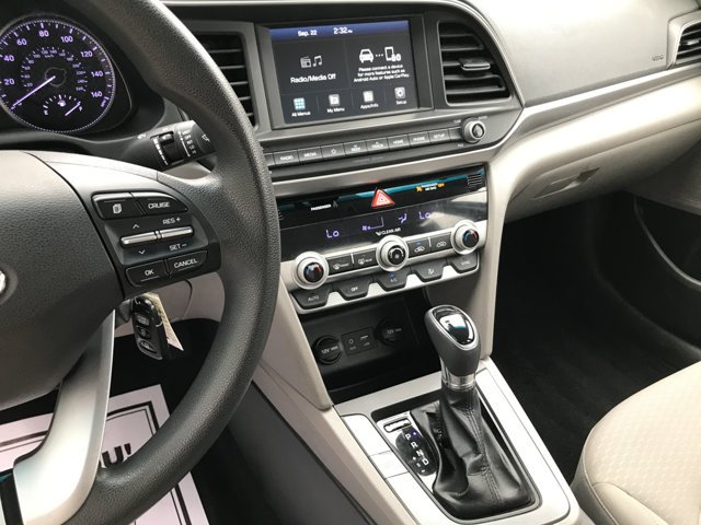 Used 2020 Phantom Black Hyundai SEL image 15