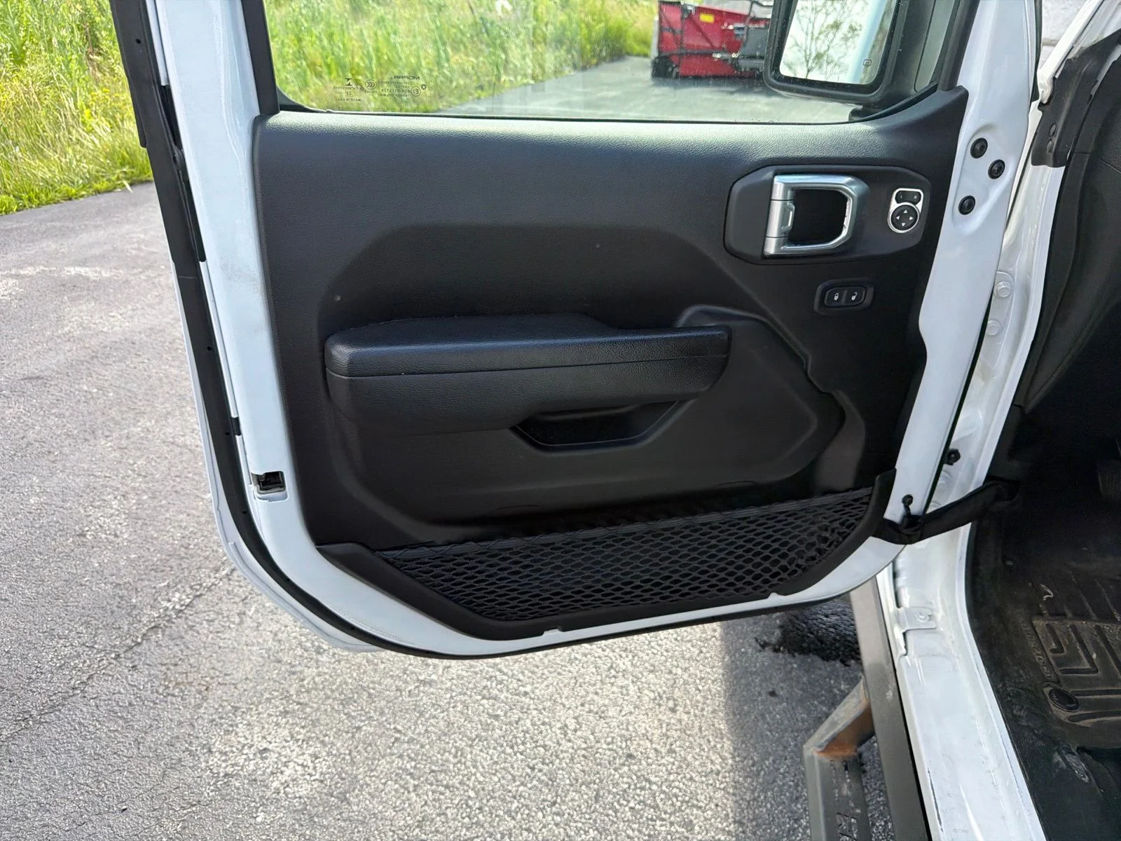 Used 2022 White Jeep Mojave image 14