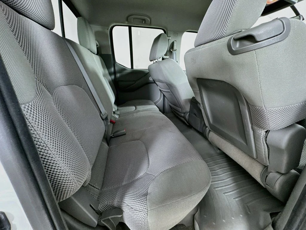 Used 2014 Glacier White Nissan SV image 30