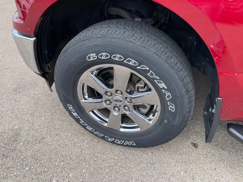 Used 2019 Ruby Red Metallic Ford XLT image 3