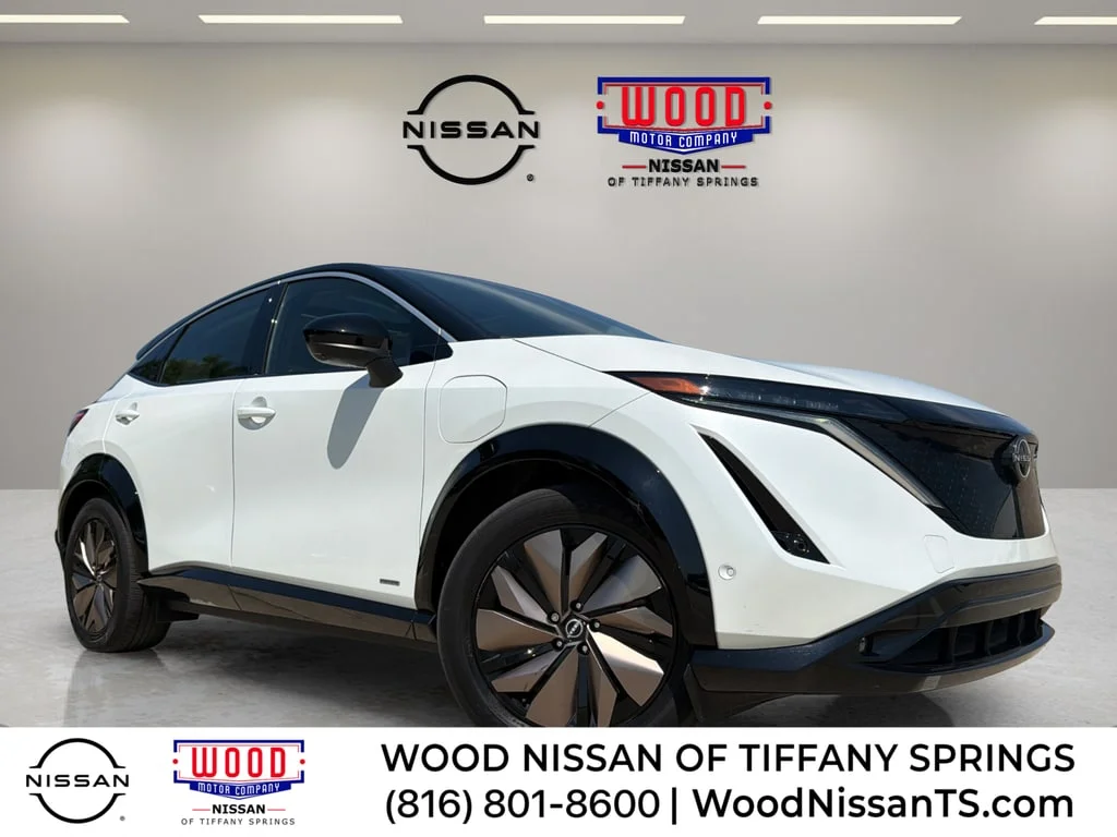 Used 2023 Everest White Pearl Tricoat Black Diamond Pearl Nissan Premiere image 1