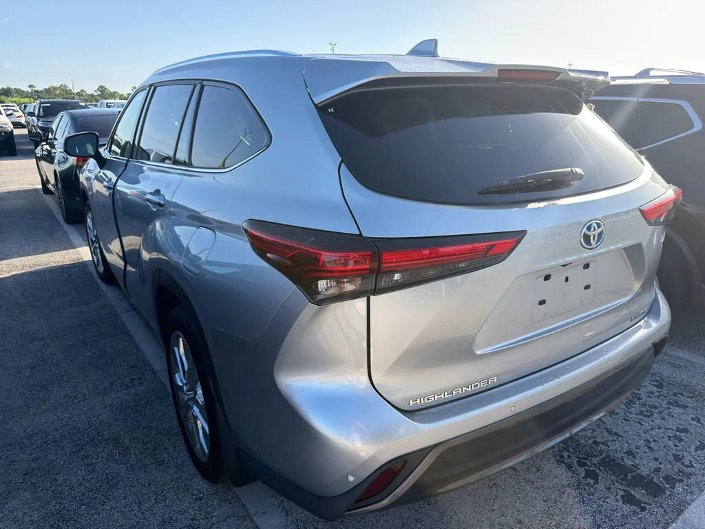 Used 2022 Celestial Silver Metallic Toyota Hybrid Limited image 7