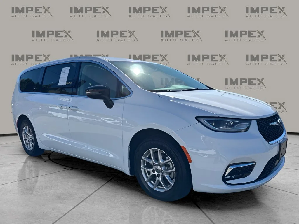 Used 2024 White Chrysler Touring L image 7