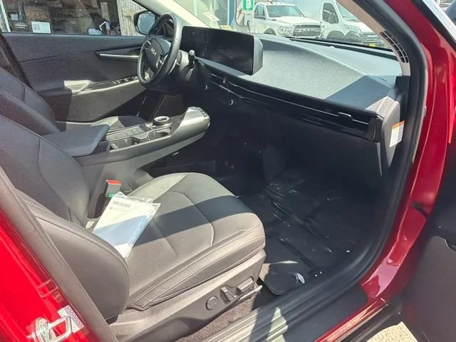 Used 2023 Runway Red Kia Wind image 9