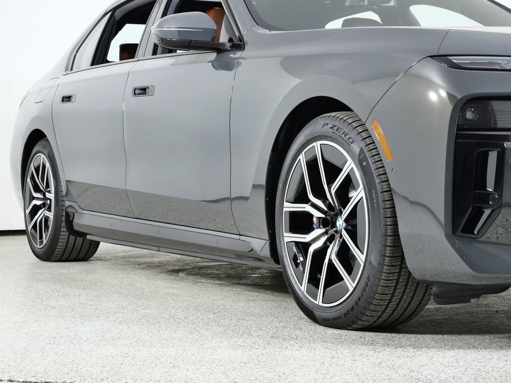 2025 BMW 7 Series 750e - Photo 6
