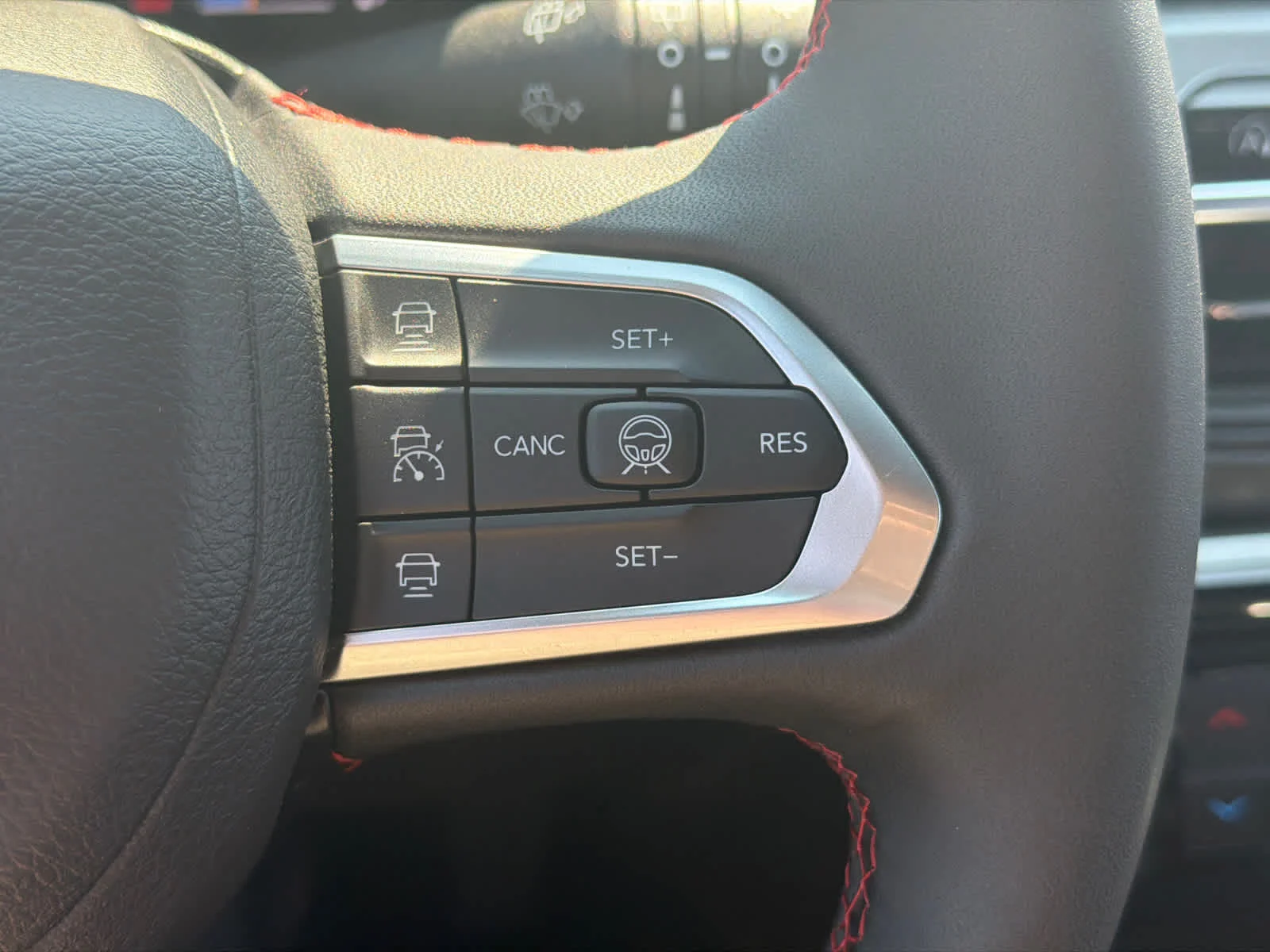 Used 2025 Silver Zynith Metallic Clearcoat Jeep Trailhawk image 22