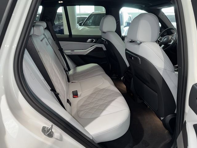 New 2026 Alpine White BMW sDrive40i image 11