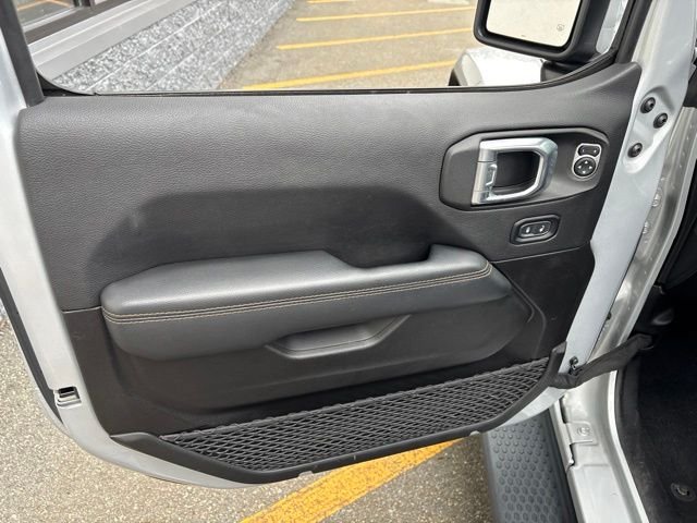Used 2022 Silver Jeep Unlimited Sahara High Altitude image 14