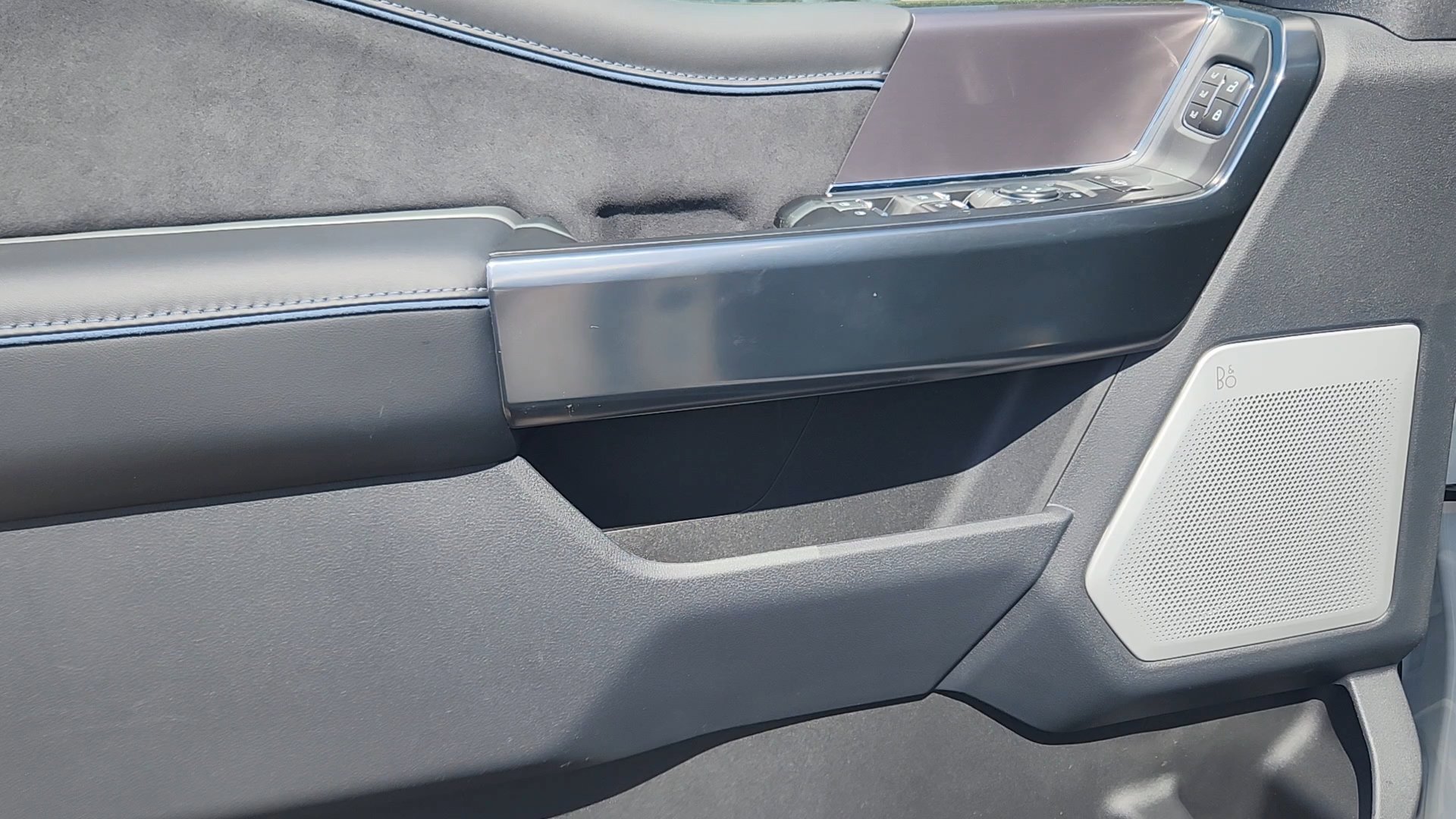 New 2026 Star White Metallic Tri-Coat Ford Platinum image 15