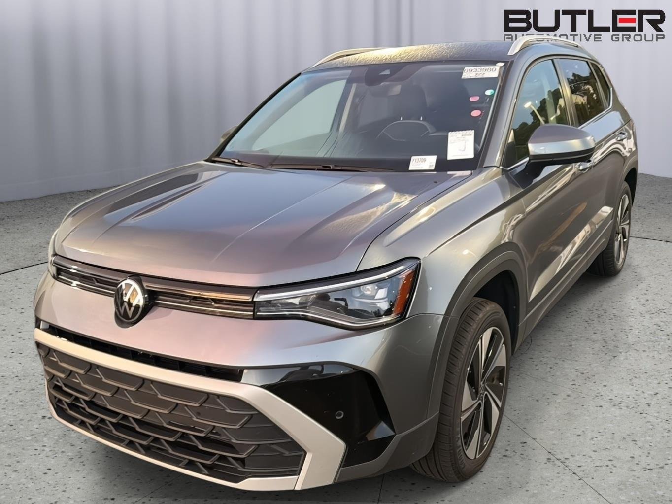 Used 2025 Platinum Gray Metallic Volkswagen SE image 2