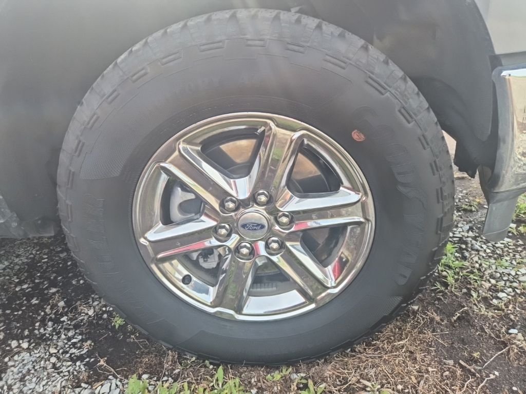 Used 2025 Gray Metallic Ford XLT image 25
