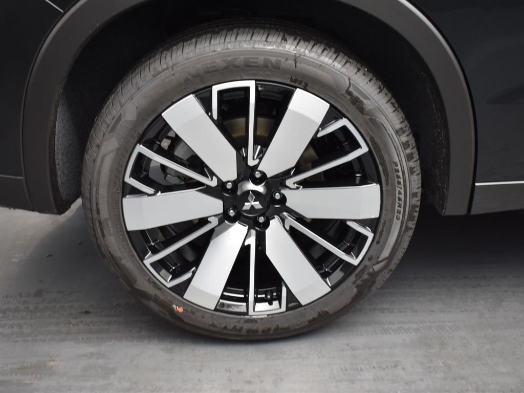 New 2026 Black Mitsubishi SE image 17
