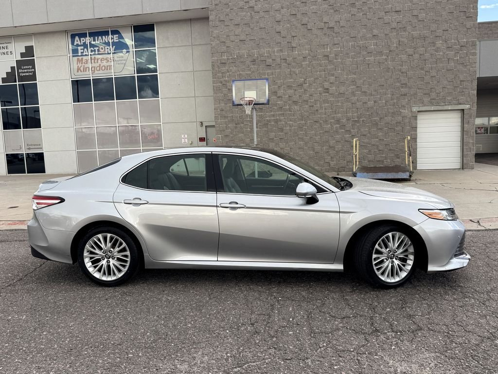 Used 2018 Silver Toyota XLE image 4