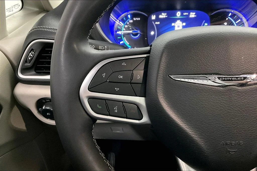 Used 2024 White Chrysler Select image 22