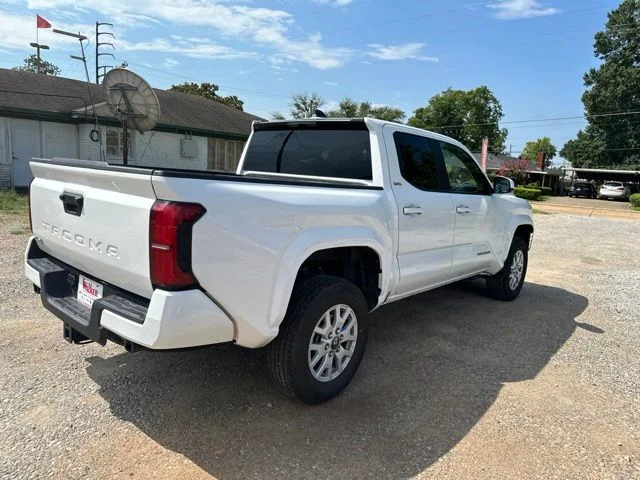 Used 2025 White Toyota SR5 image 13