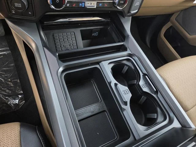 New 2026 Star White Metallic Tri-Coat Ford F-250® Lariat® image 32