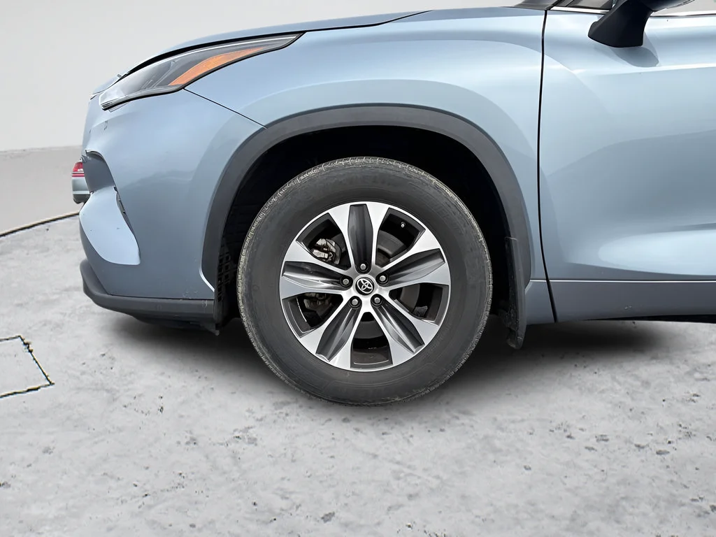 Used 2022 Blue Toyota XLE image 18