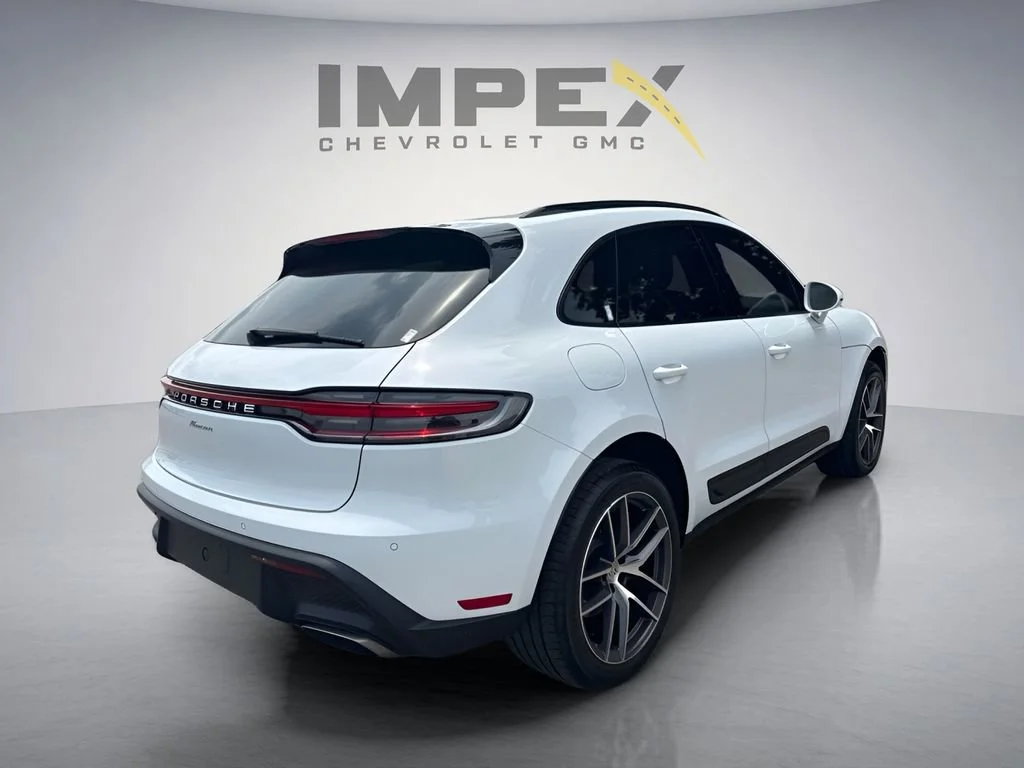 Used 2024  Porsche  image 5