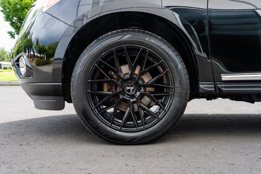 Used 2013 Black Nissan Platinum image 7