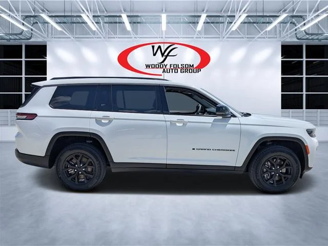 Used 2026 White Jeep Altitude image 2