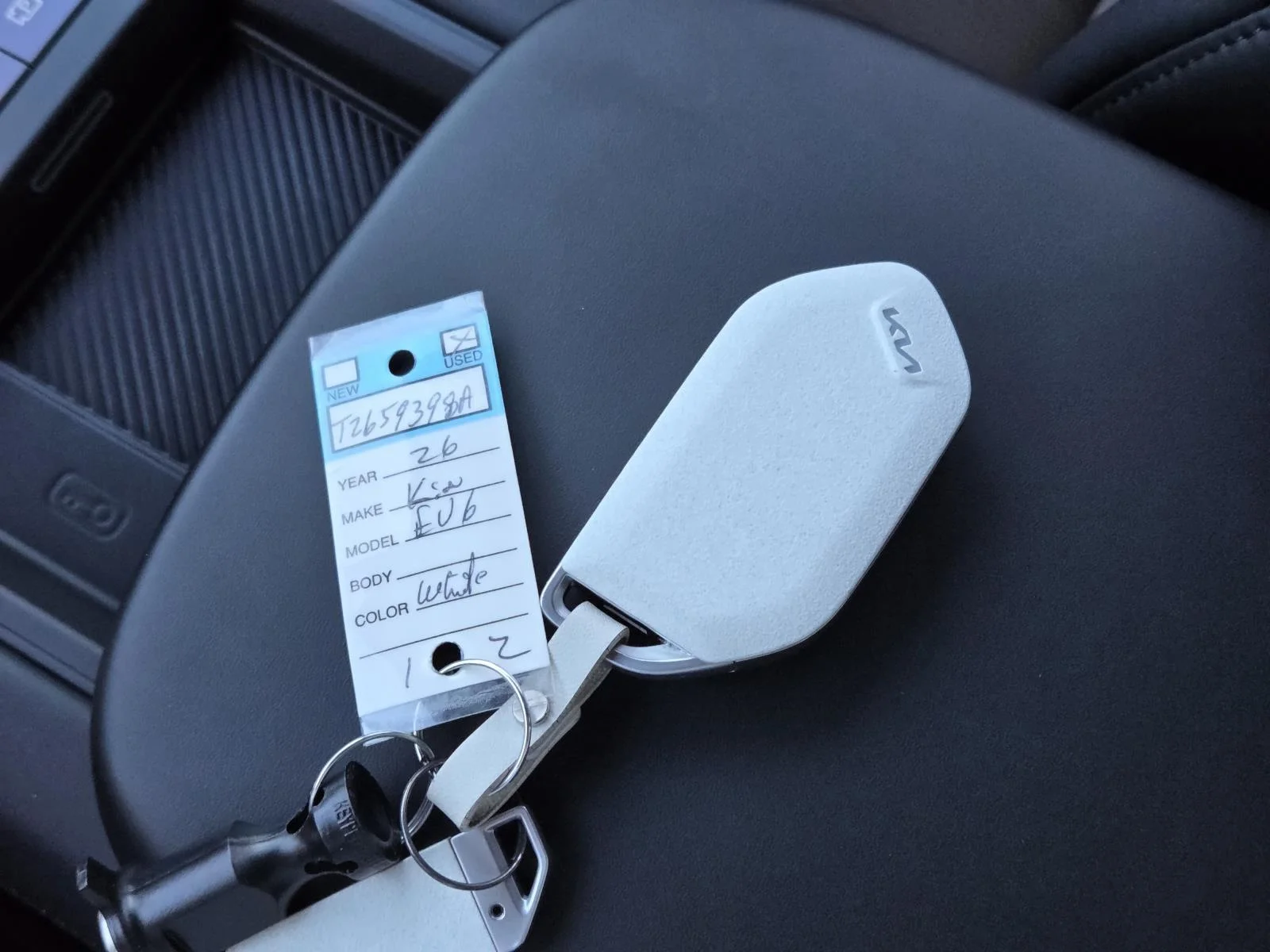 Used 2026 Glacial White Pearl/Ebony Black Roof Kia GT-Line image 47