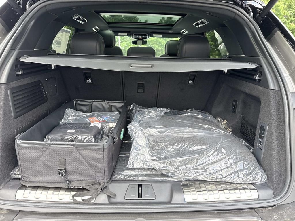 New 2026 Flux Silver Ultra Mettalic Gloss Land Rover Dynamic SE image 15