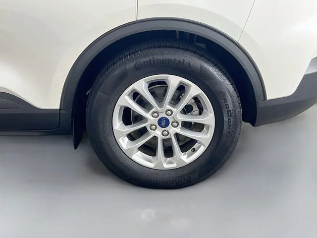 Used 2022 White Ford SE image 37