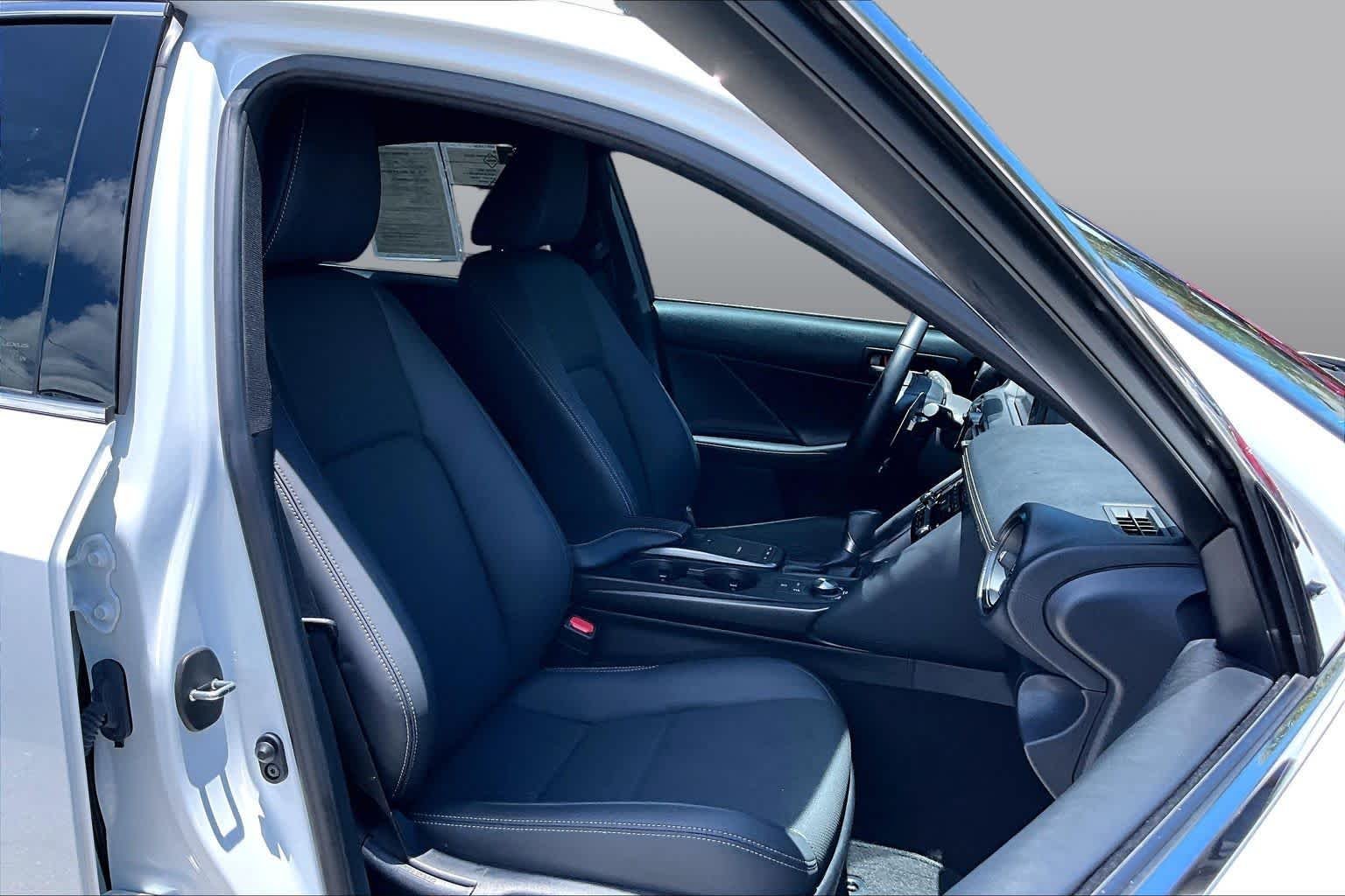 Used 2025 Ultra White Lexus F SPORT Design image 9