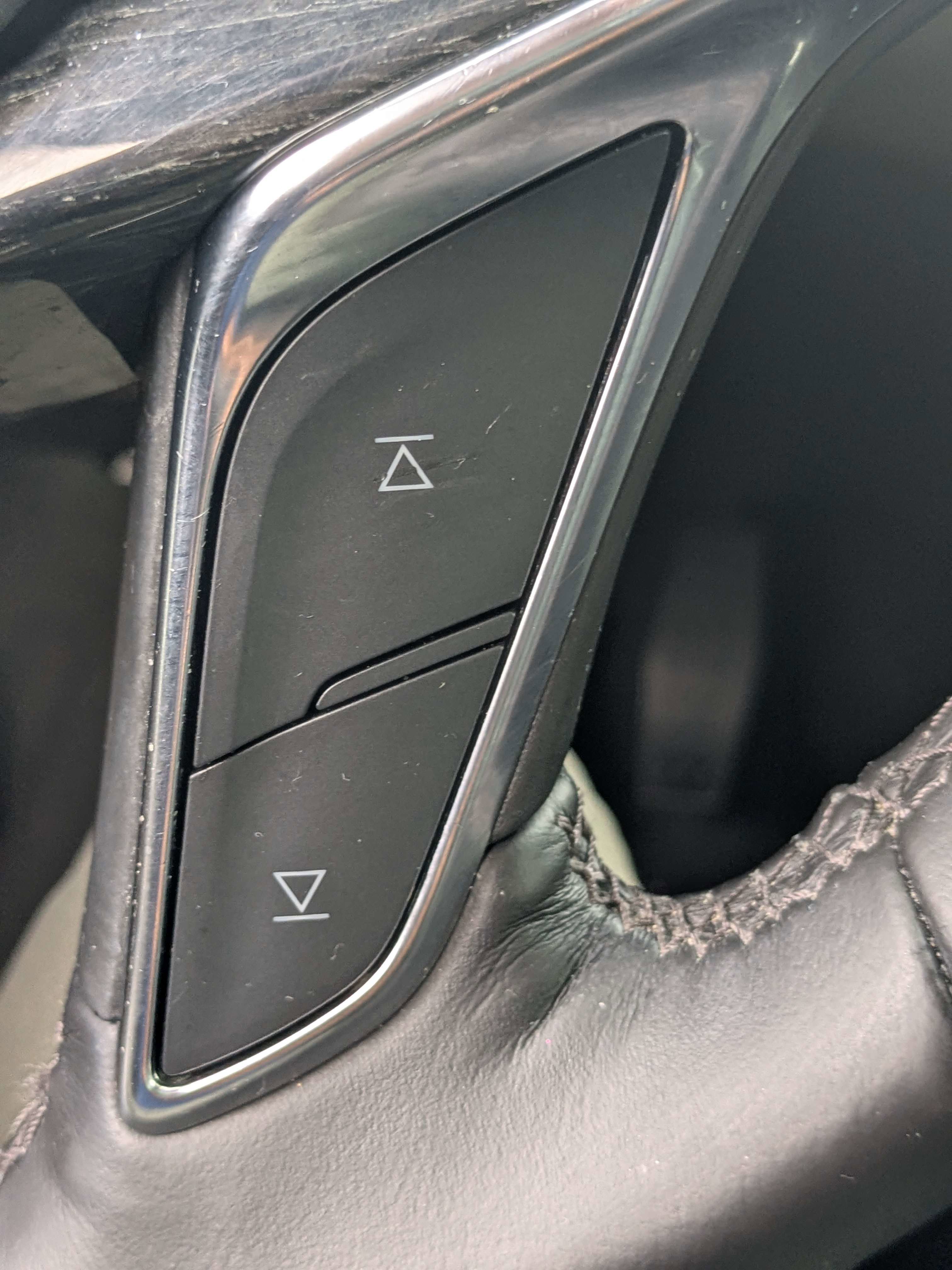 Used 2022 Mary Kay Pearl Tri-Coat Cadillac FWD Premium Luxury image 37