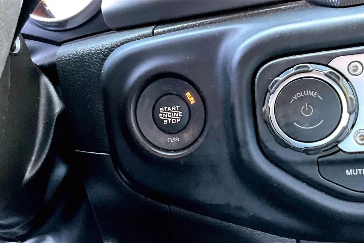 Used 2023 Red Jeep Sport S image 26