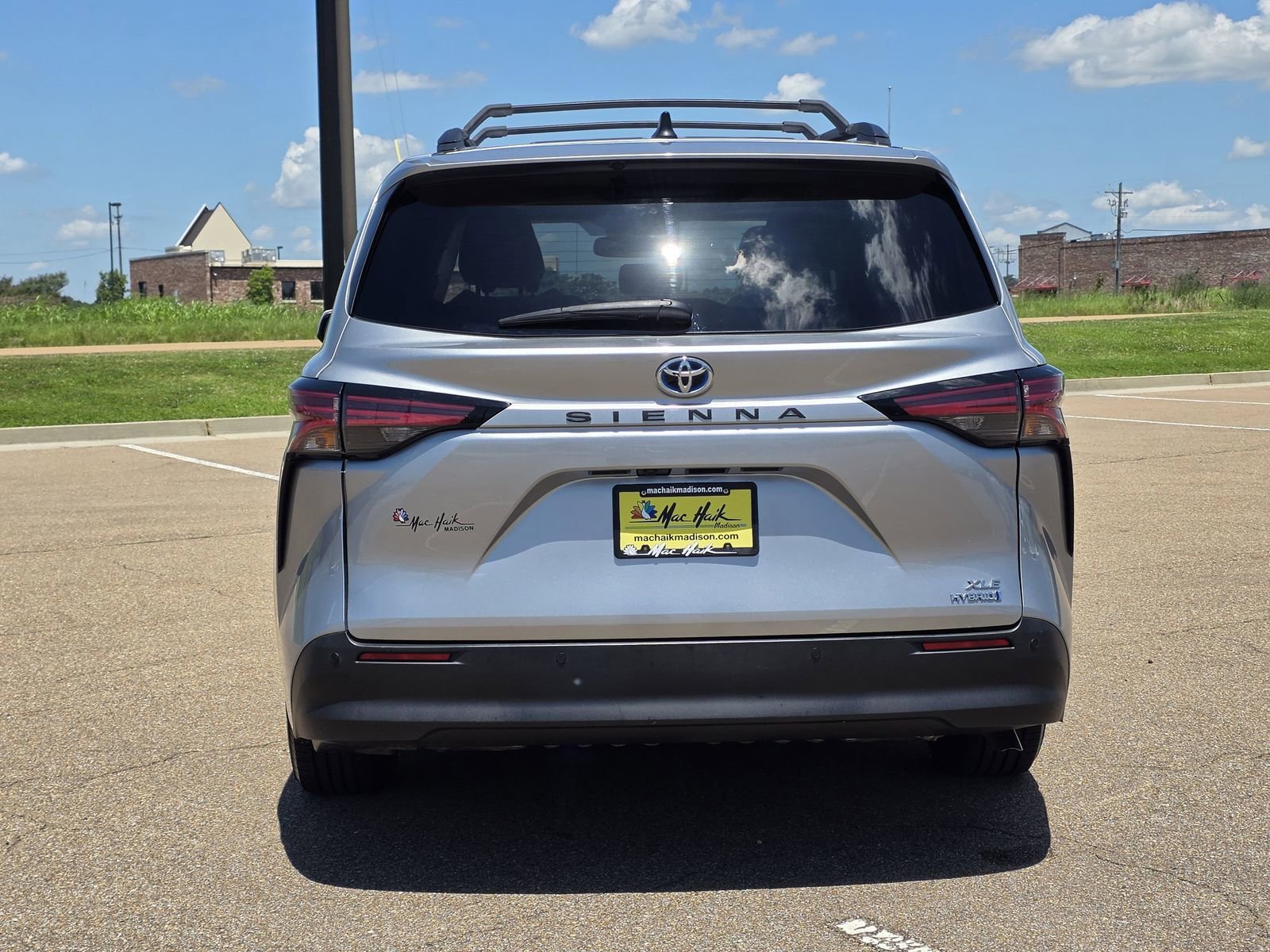 Used 2021 Silver Toyota XLE image 6