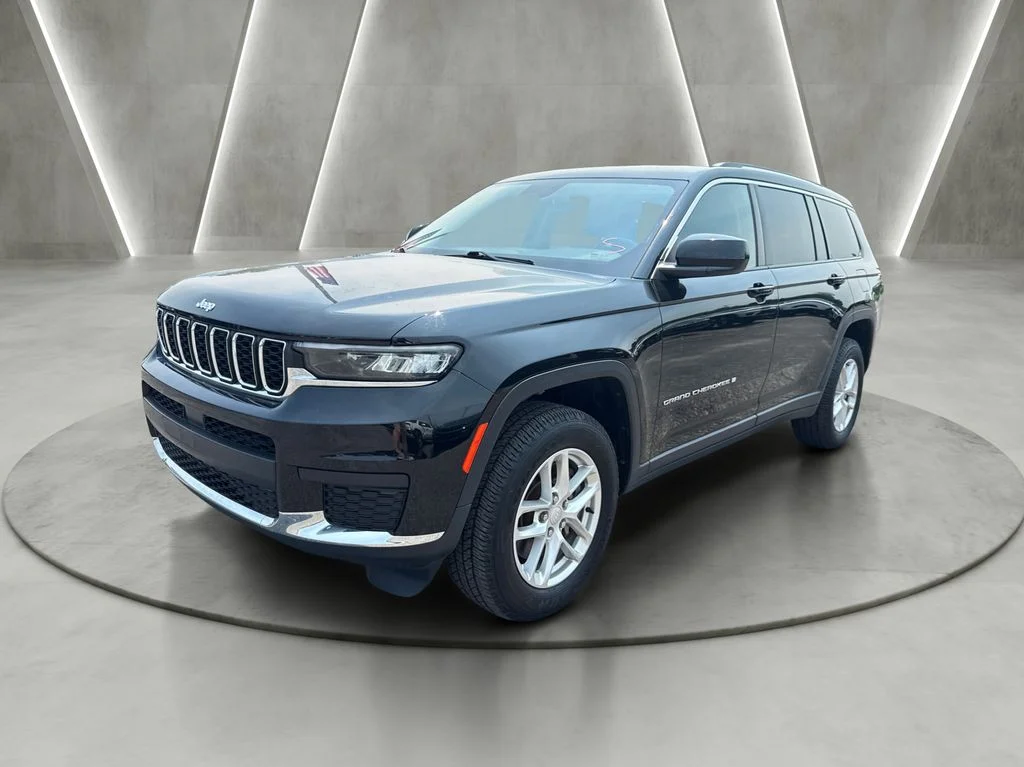Used 2022 Black Jeep Laredo image 3