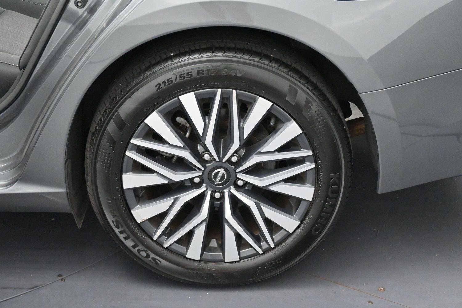 Used 2024 Gun Metallic Nissan 2.5 SV image 31