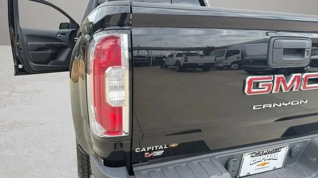 Used 2022 Onyx Black GMC Elevation image 34