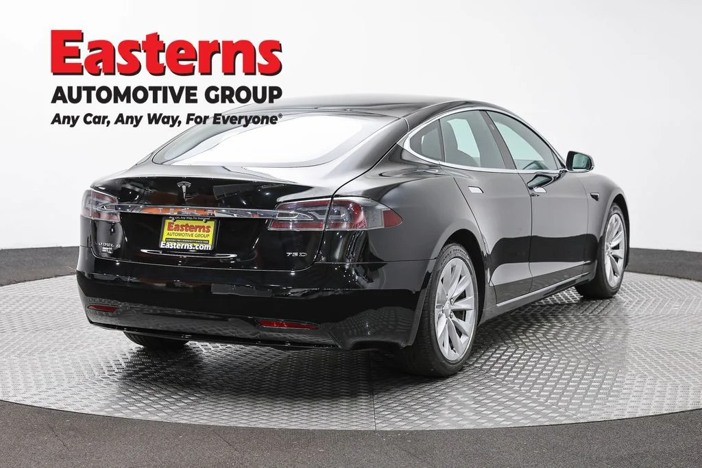 Used 2018 Black Tesla 75D image 5
