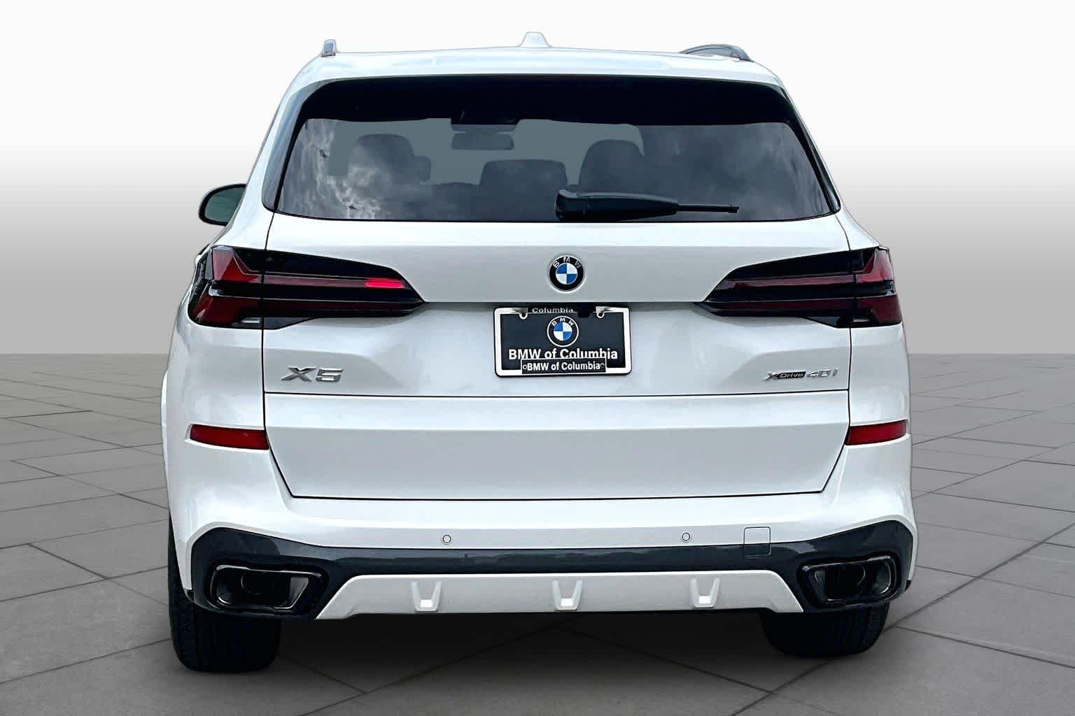 New 2026 Mineral White Metallic BMW xDrive40i image 4