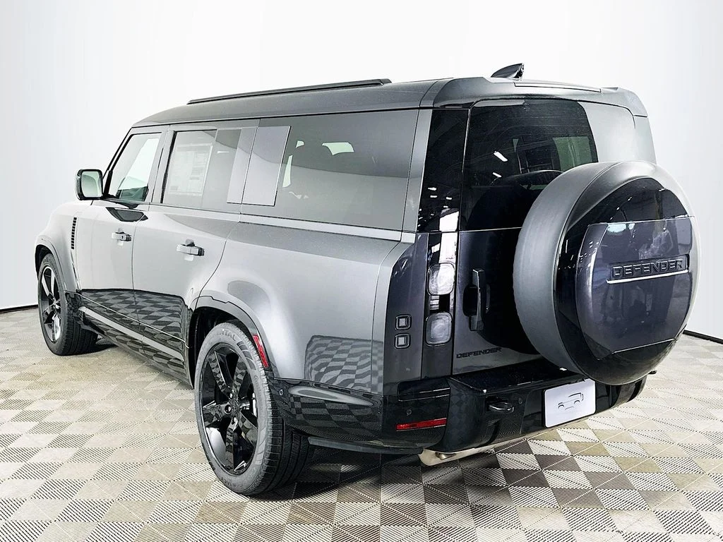 Used 2026 Carpathian Gray Premium Metallic Land Rover X-Dynamic SE image 7