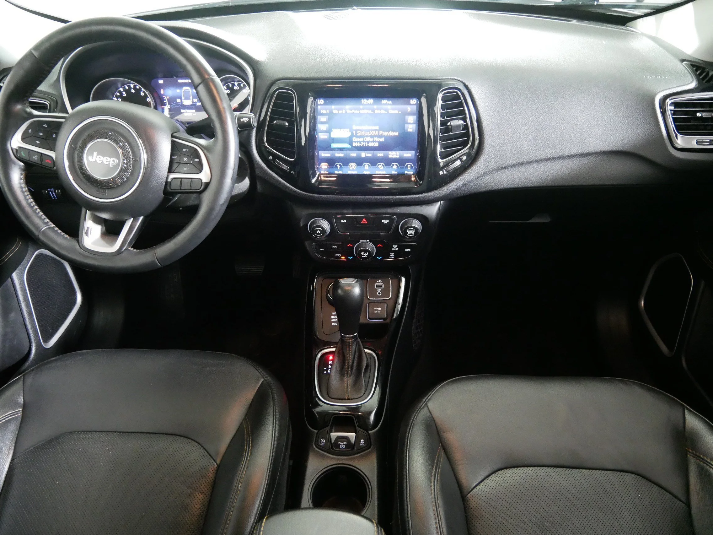 Used 2018 Pearl White Tri-Coat Jeep Limited image 10