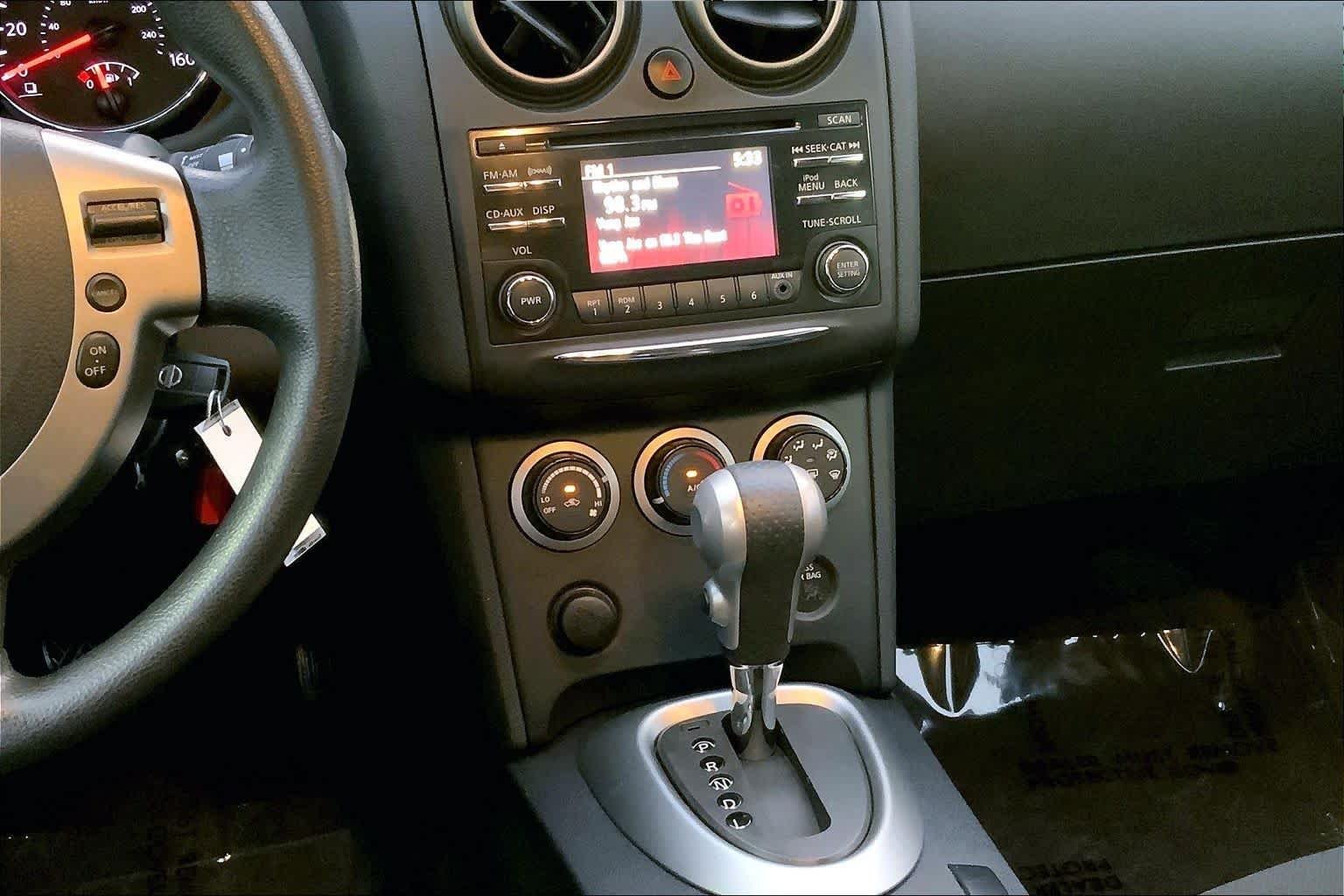 Used 2015 Platinum Graphite Nissan S image 7