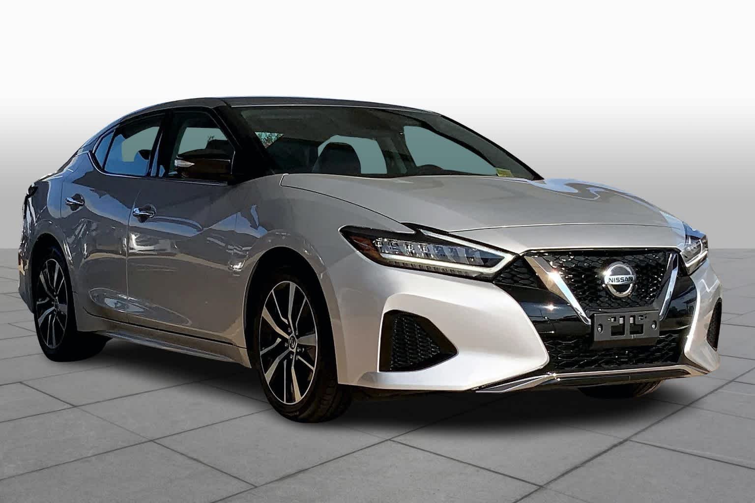 Used 2022 Brilliant Silver Metallic Nissan SV image 3