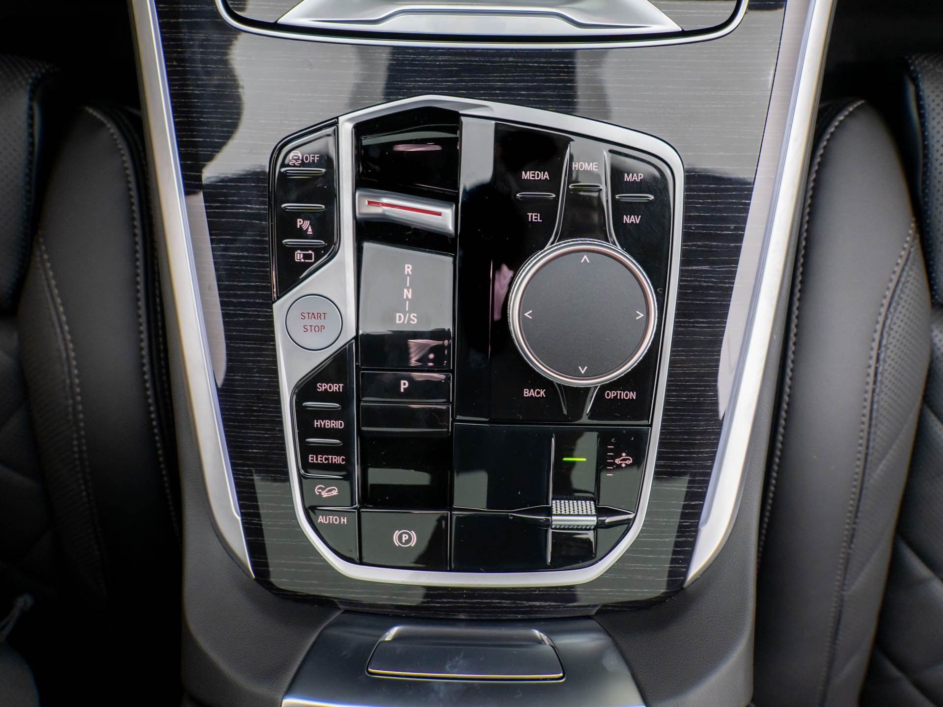 New 2026 Brooklyn Grey Metallic BMW xDrive50e image 20