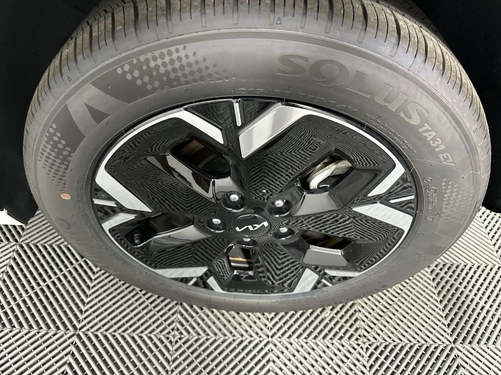 New 2026 Snow White Pearl Kia WIND image 21