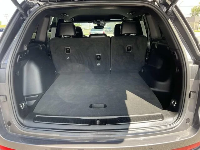 Used 2024 Gray Jeep Altitude image 10