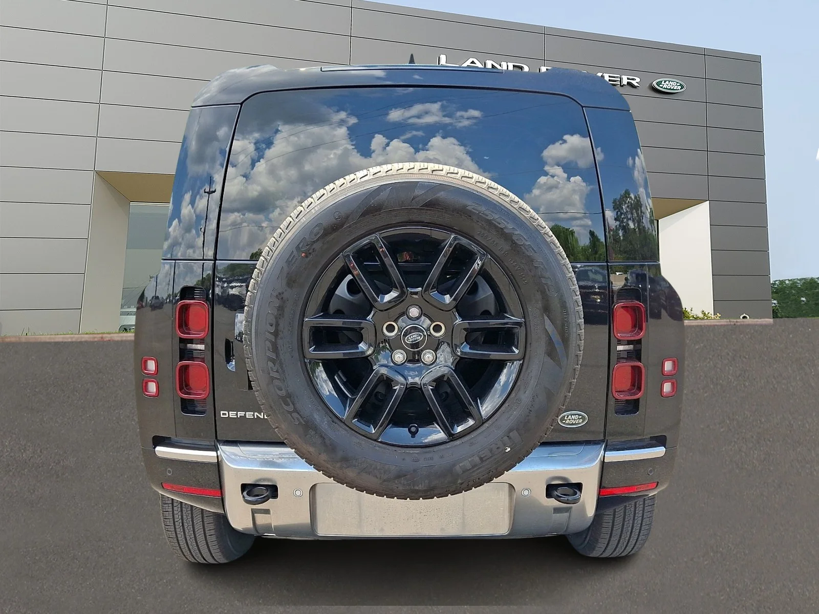 Certified Used 2023 Santorini Black Metallic - 1AG Land Rover 110 SE image 8