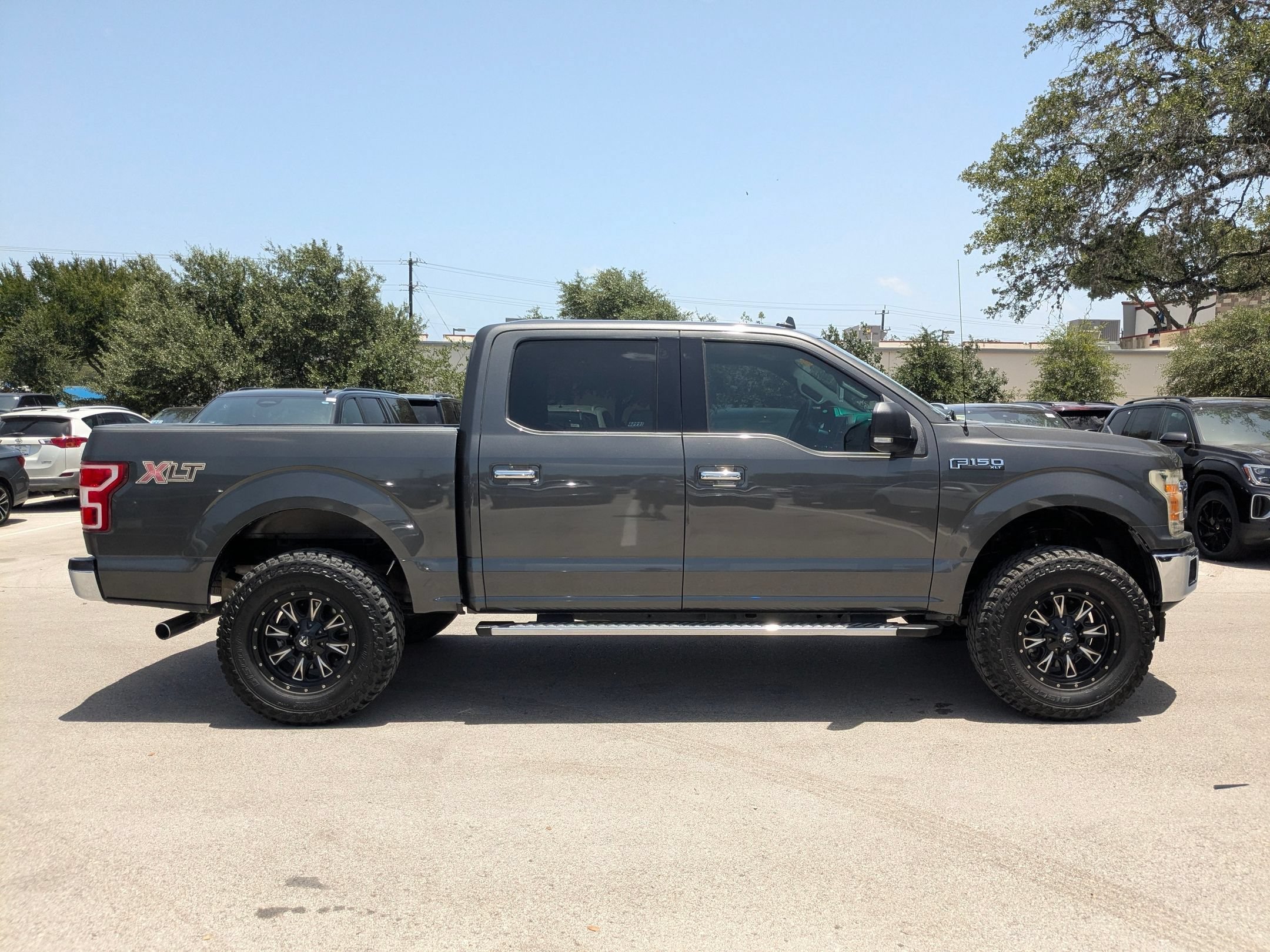 Used 2018 Magnetic Ford XLT image 2